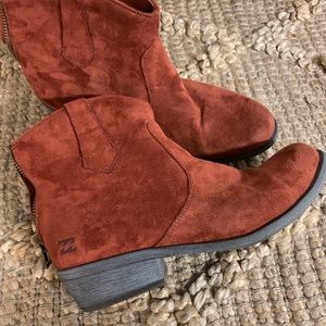 Billabong booties!